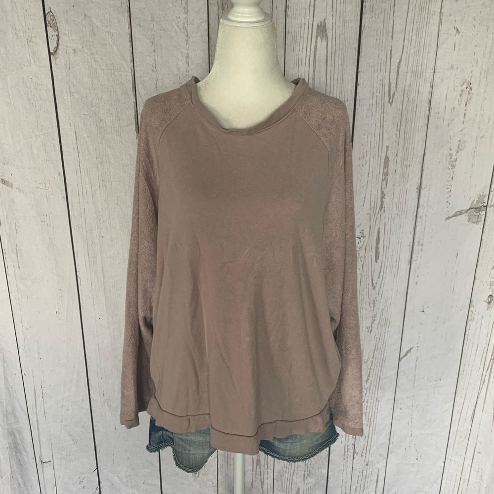 Women’s White Crow Pullover Top